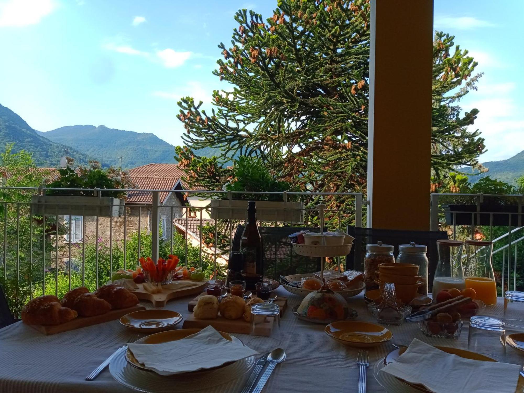 Bed and Breakfast Il Giardino Di Cres Esino Lario Exterior foto