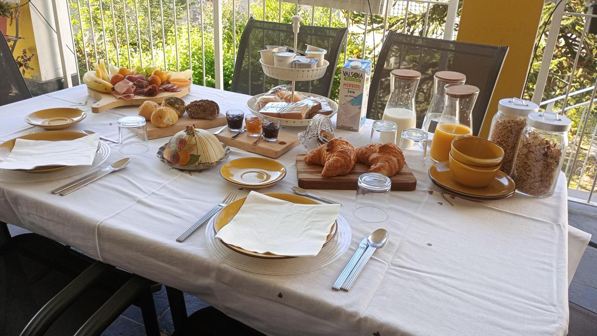 Bed and Breakfast Il Giardino Di Cres Esino Lario Exterior foto