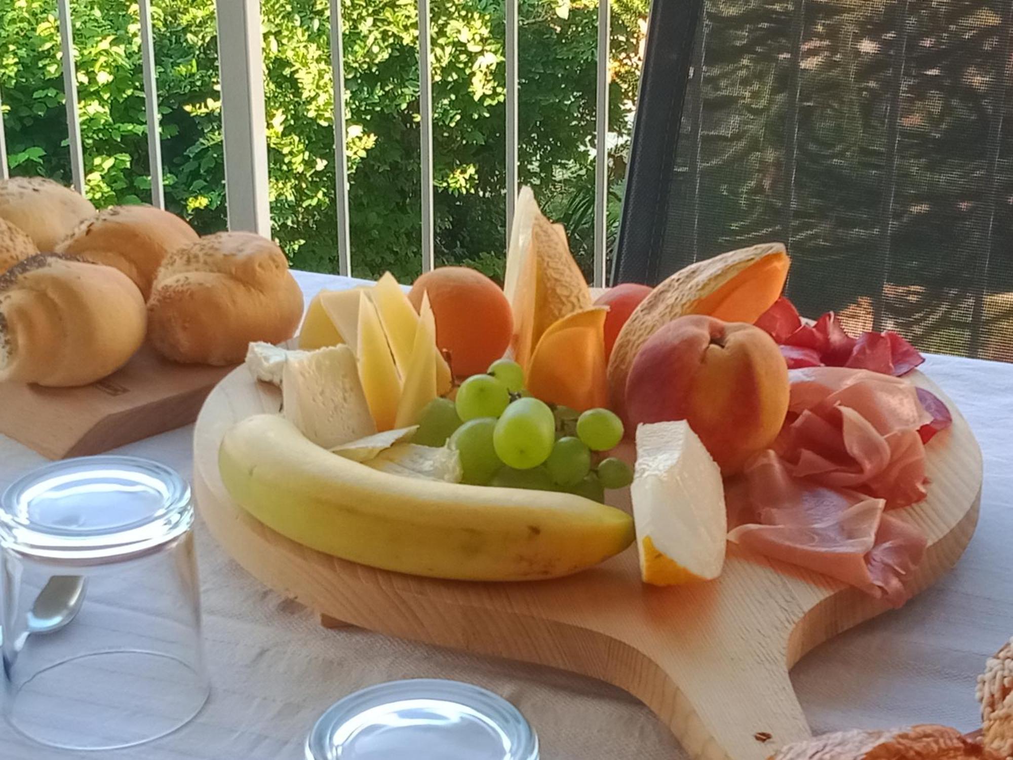 Bed and Breakfast Il Giardino Di Cres Esino Lario Exterior foto